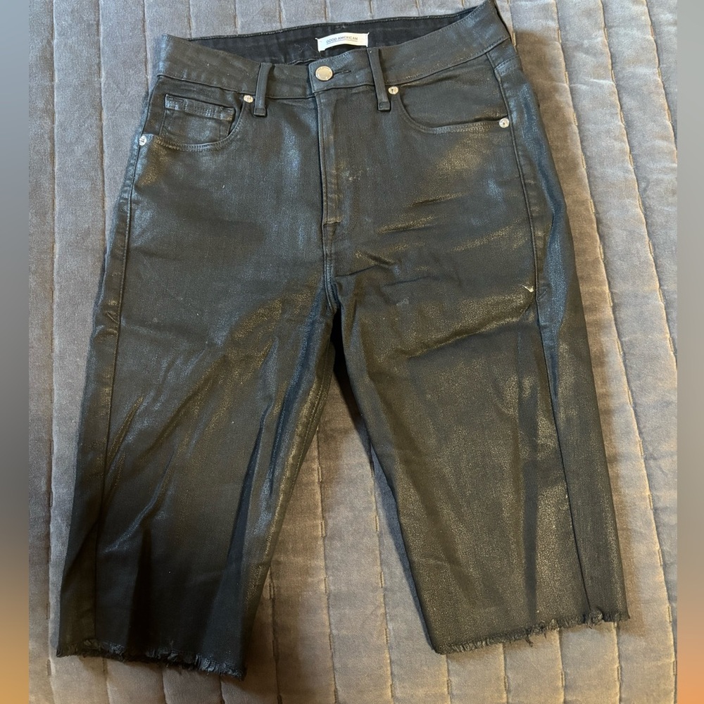 Good American wax denim Bermuda short